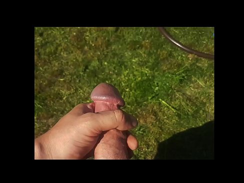 ❤️ Žhavá kočička si nechá ošukat růžovou kundičku a udělá se squirtem v letní zahradě. ❤️ Sex video u cs.classicmebel21.ru ❌